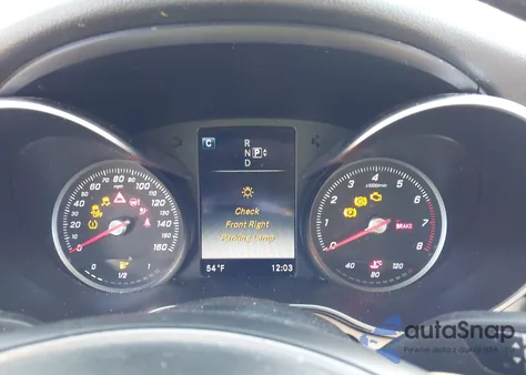 2015 Mercedes-Benz C 300 4Matic z USA, uszkodzony, nr VIN 55SWF4KB5FU033583